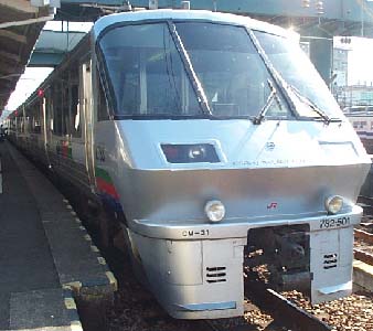 ハイパーサルーン編成